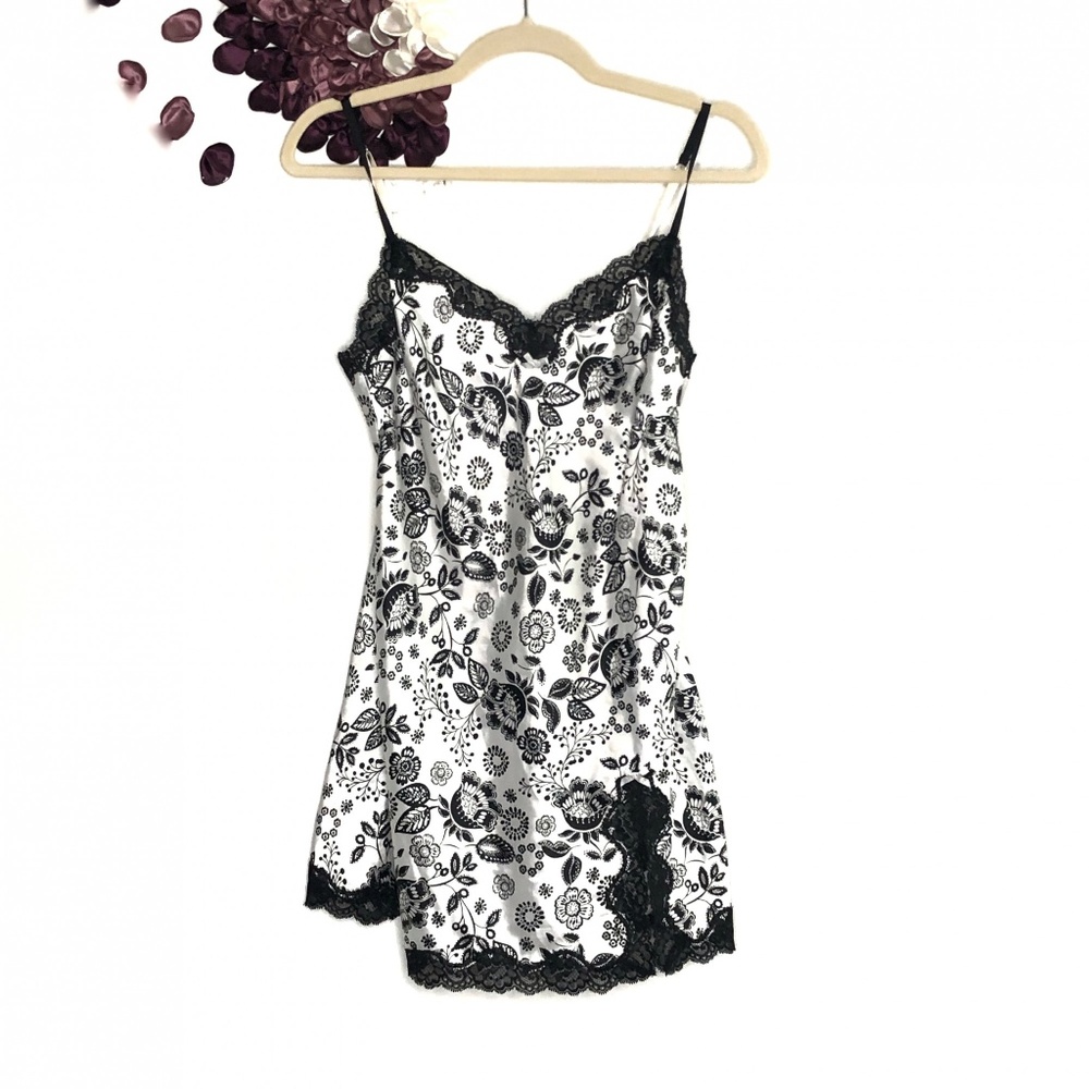 Vintage VS Black & White Floral Lace Trim Cami